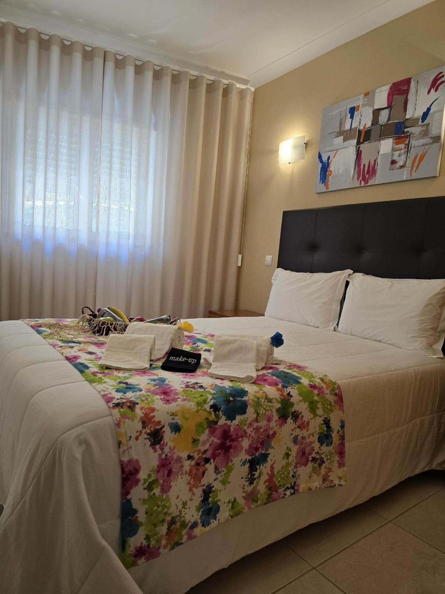 Lc'S Guesthouse Lagos Exterior foto
