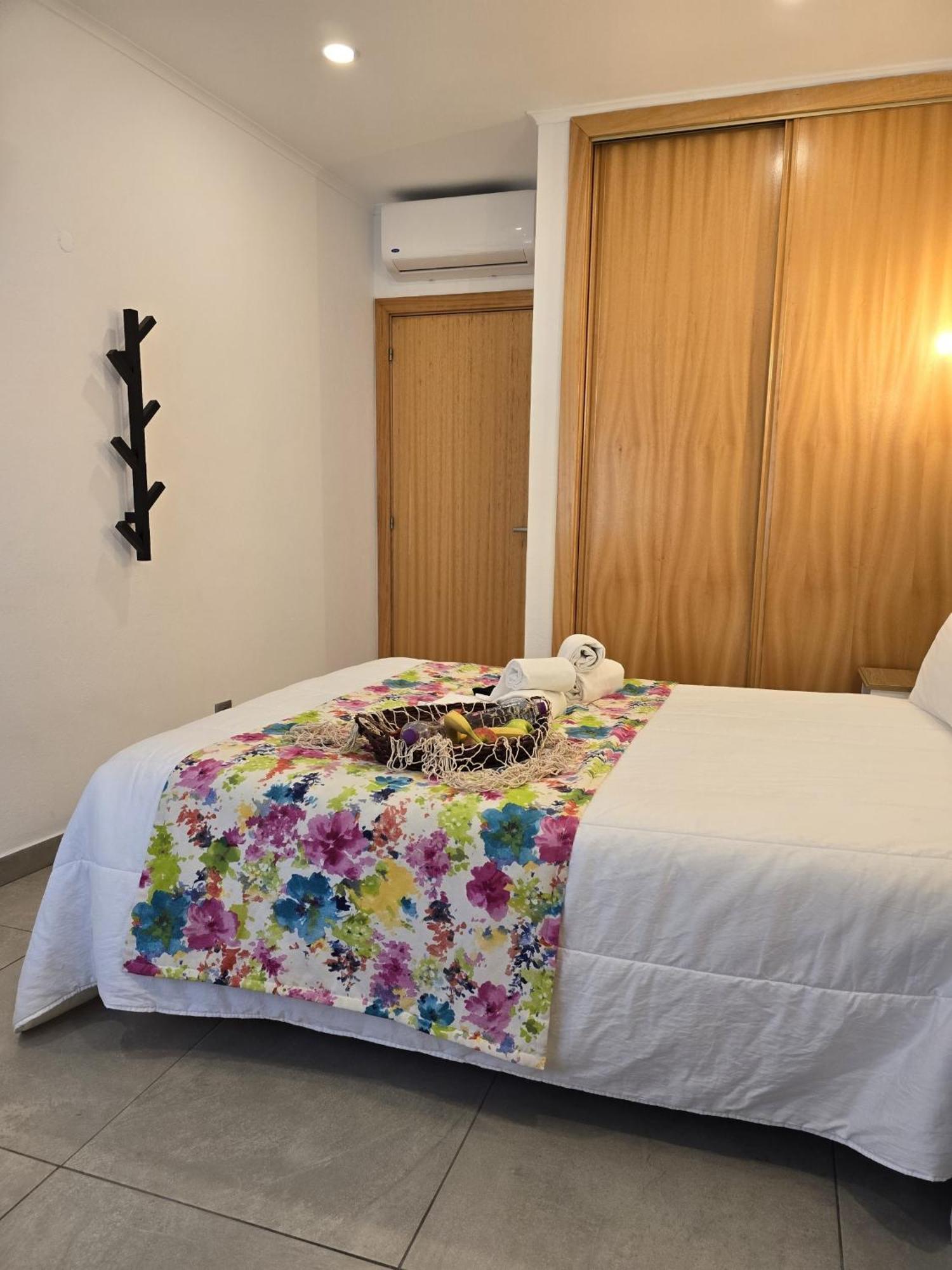 Lc'S Guesthouse Lagos Exterior foto